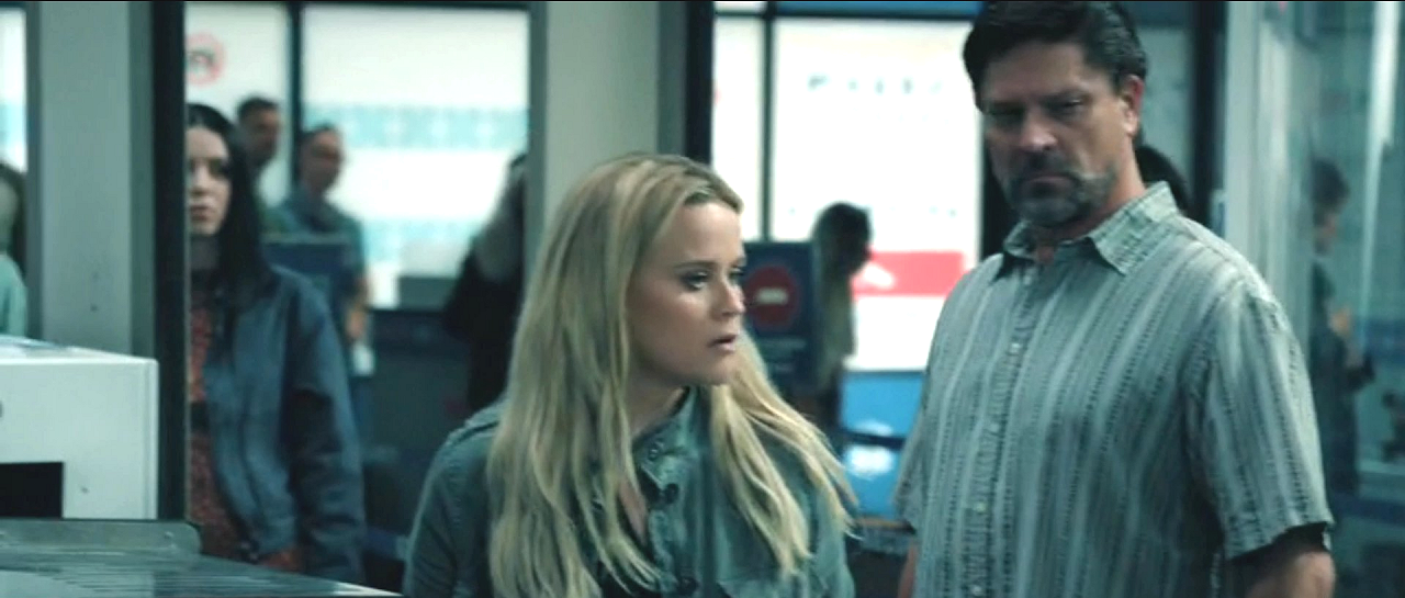 Belarus Airport Passenger on The Morning Show - Un Bel Di S4E9 - page banner